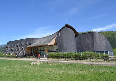 Turiştii pot vizita virtual, de sâmbătă, Masivul Piatra Craiului