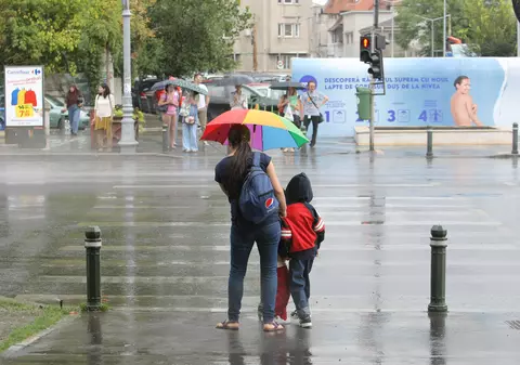 Temperatura scade cu 10 grade, de la o zi la alta! După căldura de iunie, urmează răcoare de martie, apoi vin iar zile de vară