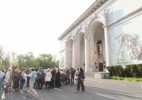 Miting de susţinere pentru conducerea Operei Naționale București!