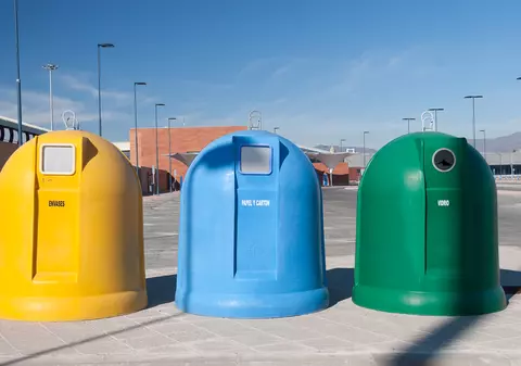 Enigma pubelelor din oraş: etichete nu mai au, iar semnificaţia culorilor am uitat-o toți! S-o recapitulăm!