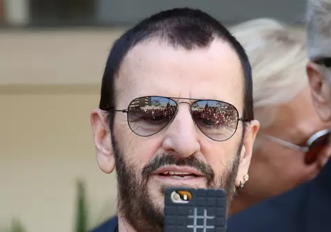 La 75 de ani, Ringo Starr, fost membru Beatles, pare mai tânăr decât fiul lui. Imaginea care i-a luat prin surprindere fanii