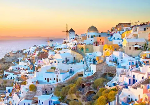 (P) Insula Santorini, destinaţie unică de vacanţă