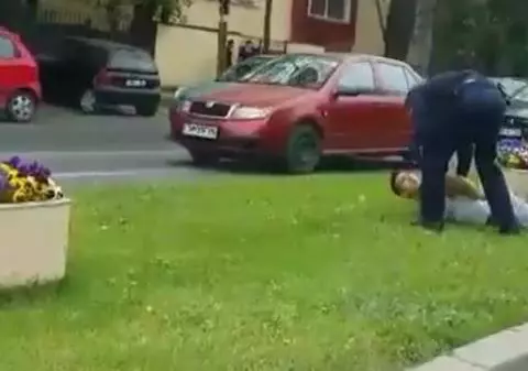 Şofer încătuşat la Timişoara după ce nu a oprit la semnalul poliţiştilor! VIDEO