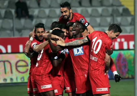 Stancu nu se lasă mai prejos. ”Motanul” a zgâriat din Trabzonspor | VIDEO