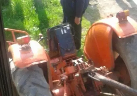 Accident Baia Mare! Un tractor încărcat cu nisip, făcut bucăţi de un tren!