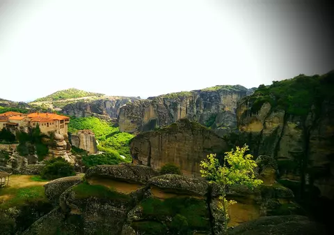 Idei de vacanță: Sărbători Pascale la Meteora