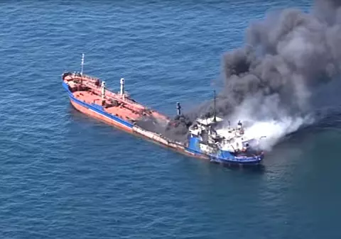Un mort și 10 răniți, după ce un petrolier rus a luat foc în Marea Caspică