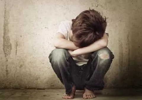 EXCLUSIV / Părinții sunt călăii propriilor copii! Mii de fete și băieți au reclamat la Asociația ”Telefonul Copilului” abuzurile la care sunt supuși