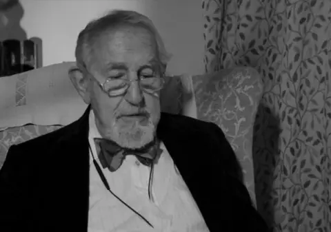 A murit actorul britanic Douglas Wilmer