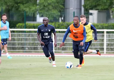 Francezii nu se tem de români. Didier Deschamps vrea să-l bage în sperieți pe Iordănescu și pune pe internet imagini video cu scheme de joc