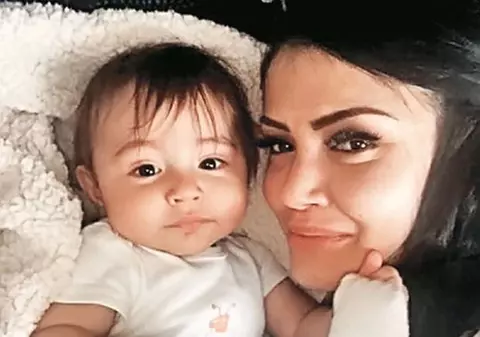 Andreea Mantea: "Te sperii dacă vezi ce am acasă". Cum îşi creşte bruneta copilul