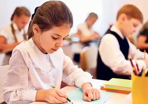 Elev din Argeş, internat în spital după ce a fost bătut de doi colegi, în curtea şcolii