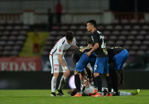 Fotbalul în doliu, după decesul lui Ekeng: finala Cupei, etapele de Liga I și Liga II, amânate!