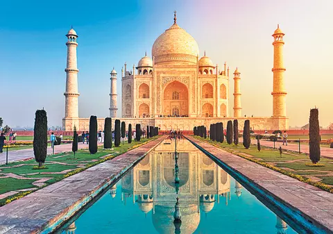 Cele mai «tari» 11 locuri de văzut într-o viaţă. Dacă te-ai plictisit de sejururile clasice pe litoralul din Grecia sau din Bulgaria, îţi propunem câteva vacanţe... altfel, pe care sigur nu le vei uita niciodată!