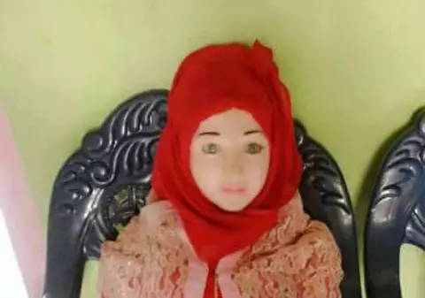 Au crezut că au găsit “un înger căzut din cer” pe o plajă. S-a dovedit a fi o păpușă gonflabilă