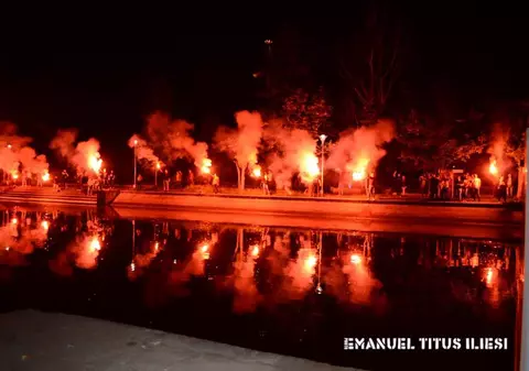 ACS Poli Timișoara pică, ASU Poli Timișoara, formația suporterilor, a promovat în Liga 2. Party pe Bega! FOTO&VIDEO