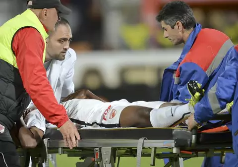 Activitatea ambulanţelor PULS, suspendată după moartea lui Ekeng. S-au găsit medicamente expirate şi defibrilatoare cu baterii descărcate