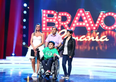 Pe scenă pentru Mihai! O armată de oameni dansează la ”Bravo, România!” pentru băiatul salvat din Colectiv