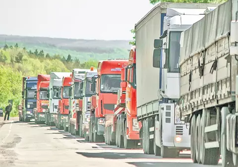 Camioane înmatriculate în Europa de Est și România, atacate cu pietre în Franţa