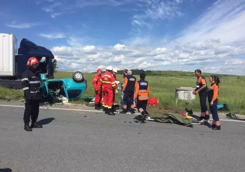 Tragedie în Mehedinţi. Trei oameni au murit într-un cumplit accident de maşină