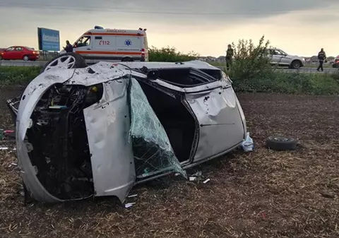 A evitat o căprioară și s-a dat cu mașina peste cap