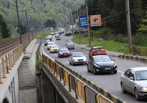 Aglomeraţie pe DN1! Turiștii care au petrecut Paștele pe Valea Prahovei se întorc acasă