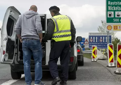 Patru români au comis furturi în valoare de 400.000 de euro în Austria