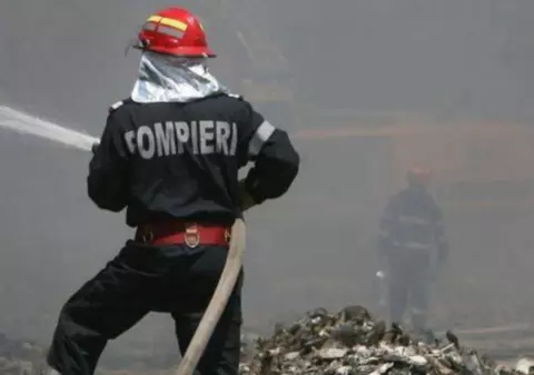 Un autobuz plin cu pasageri a luat foc în mers la trecerea de cale ferată