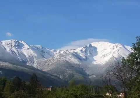 Stratul de zăpadă măsura dimineață 10 centimetri într-un oraș din România