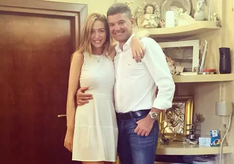 Festin în familie la malul mării! Boureanu mânâncă din palma soacrei!