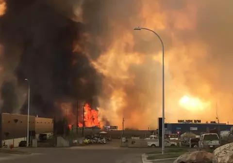 UPDATE|Un oraș întreg din Canada, evacuat din cauza unui incendiu de vegetație! Autoritățile au decretat stare de urgență| FOTO&VIDEO