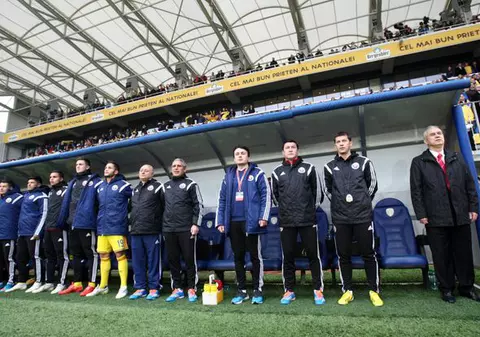 Cum i-au umilit șefii FRF pe masori! I-au obligat să renunțe la vechile contracte și să-și facă PFA-uri. S-au ales cu praful de pe tobă! În 2008, au luat fiecare câte 25.000 de euro!