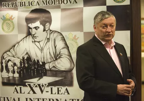 Karpov vine în România. Fostul campion mondial, în vizită la Iași și la Constanța
