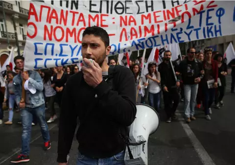 Protestele din Atena au luat amploare. Poliția a folosit gaze lacrimogene