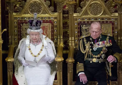 Regina Elisabeta a II-a și-a început vacanța de Crăciun. Suverana a plecat cu elicopterul către reședința de la Sandringham