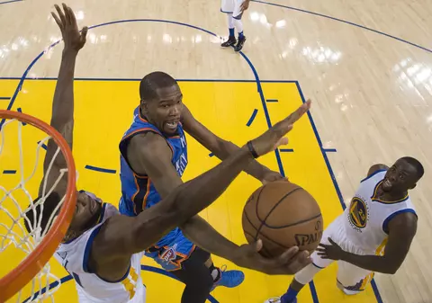 NBA, play-off. Campioana Golden State Warriors, pusă la podea de Oklahoma City Thunder, în meciul 3