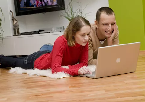 Mâna întinsă care nu spune o poveste nu primește banii! Cum poți obține finanțare online pentru a pune în practică ideea ta de afacere