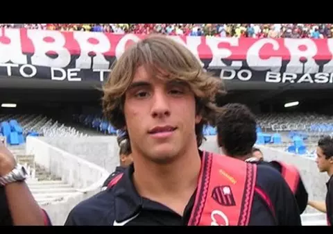 Încă o tragedie în lumea fotbalului: brazilianul Bernardo Ribeiro a murit pe teren în timpul unui meci amical