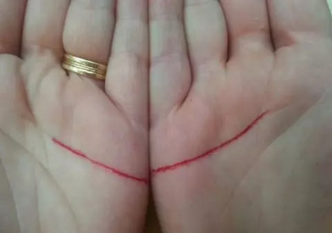 Uită-te cu atenție la linia inimii din palmă! Vezi ce spune despre căsnicia ta