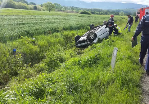 Accident cu maşina de la Crimă Organizată şi Antidrog. Un cunoscut om de afaceri şi un poliţist au ajuns la spital