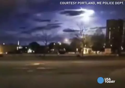 O cameră a poliției a surprins intrarea unui meteorit în atmosfera Terrei VIDEO