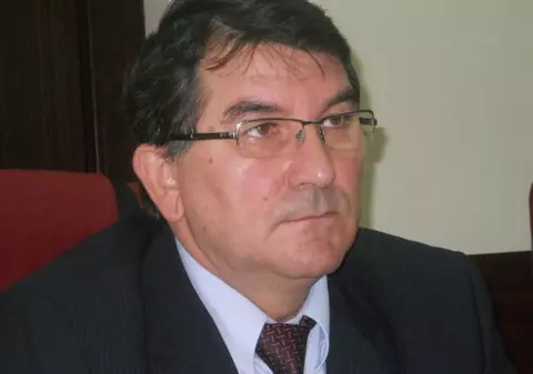 Fost şef al Poliţiei Mureş, condamnat după ce a primit mită 30 de basculante de pământ