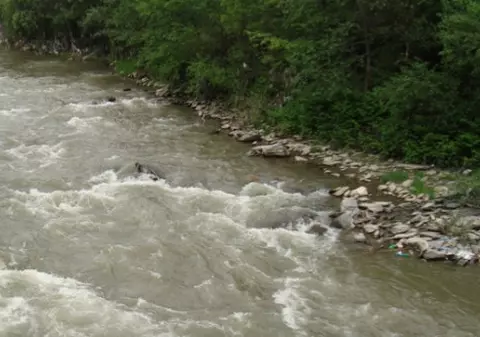 Lucrările Hidroelectrica în Defileul Jiului au fost oprite. Autorizația de mediu nu mai e actuală, iar Garda de Mediu o va reevalua