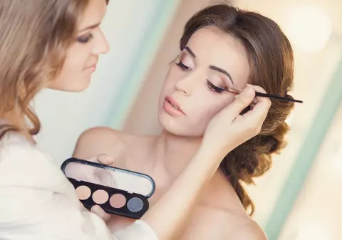 Vrei să fii o mireasă perfectă? Cele 5 greşeli de make-up pe care trebuie să le eviți