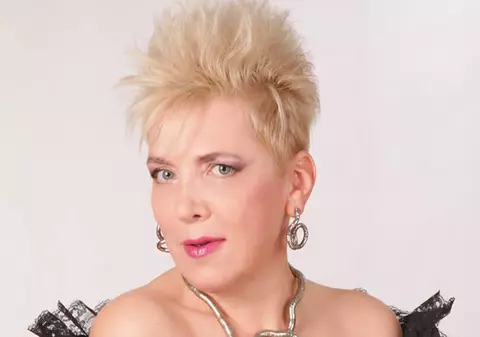 EXCLUSIV/ ”Șlăgăroasa” Silvia Dumitrescu a făcut o schimbare radicală de macaz. A cotit-o pe blues!