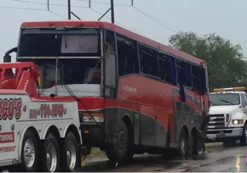 Opt morți și 44 de răniți în Texas! Autocarul în care se aflau s-a răsturnat| VIDEO