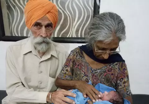 O femeie din India a devenit mamă la 72 de ani