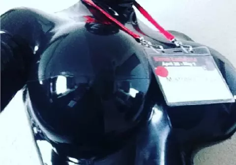 Mai ceva ca în filmul „Cele 50 de umbre ale lui Grey”! O australiancă câștigă o grămadă de bani din torturarea bărbaților în dormitor! FOTO ÎN ARTICOL