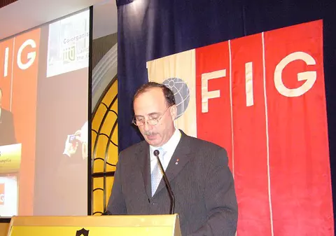 Cine-mparte, parte-și face! Un consilier la Capitală a pus mâna pe un contract făcut cu Primăria Capitalei