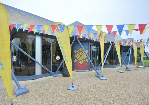 Euro 2016. Așa arată Centrul Media amenajat de FRF lângă cantonamentul tricolorilor din Franța. ”Presarii” lucrează într-un fost restaurant! FOTO